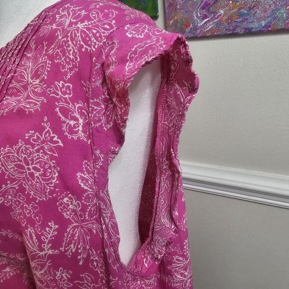 NWOT! Sweet Floral Top - Picture 4 of 11